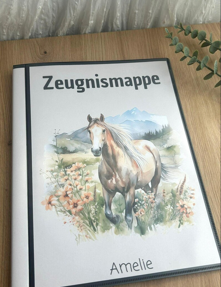 Zeugnismappe personalisiert mit Pferdemotiv – Hardcover Ansicht von oben