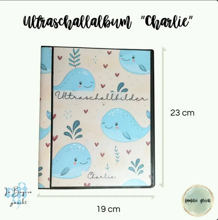 Außenmaße des Ultraschallalbums „Charlie“: 23cm hoch und 19cm breit