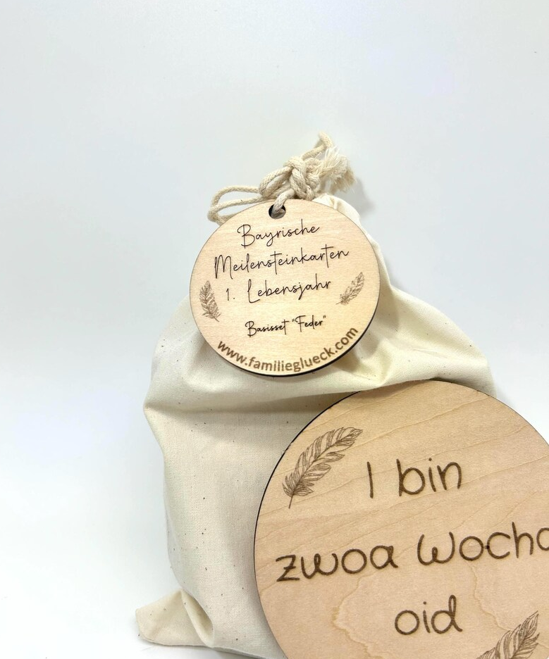 Bayrische Meilensteinkarten Baby – Set mit 15 Holzkarten für das erste Lebensjahr als Geschenk zur Geburt