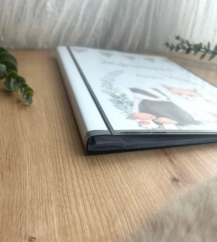 Personalisierte Zeugnismappe Waldtiere liegend – hochwertiger Hardcover für Schulzeugnisse