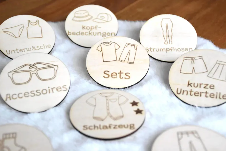 Schrankbeschriftung für Kinder Holzetiketten mit Gravur Rund für Kleiderschrank