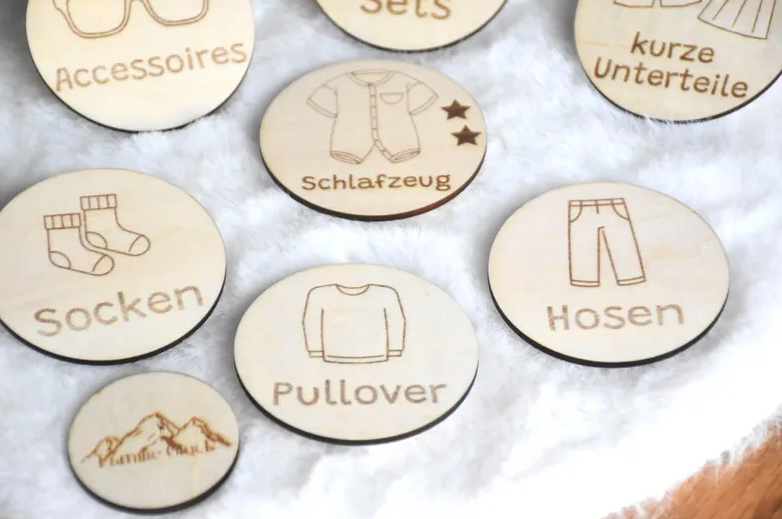 Schrankbeschriftung für Kinder Holzetiketten mit Gravur Rund für Kleiderschrank