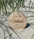 Meilensteinkarte Mein erster Urlaub – Holzkarte Baby als Geschenk & Erinnerung